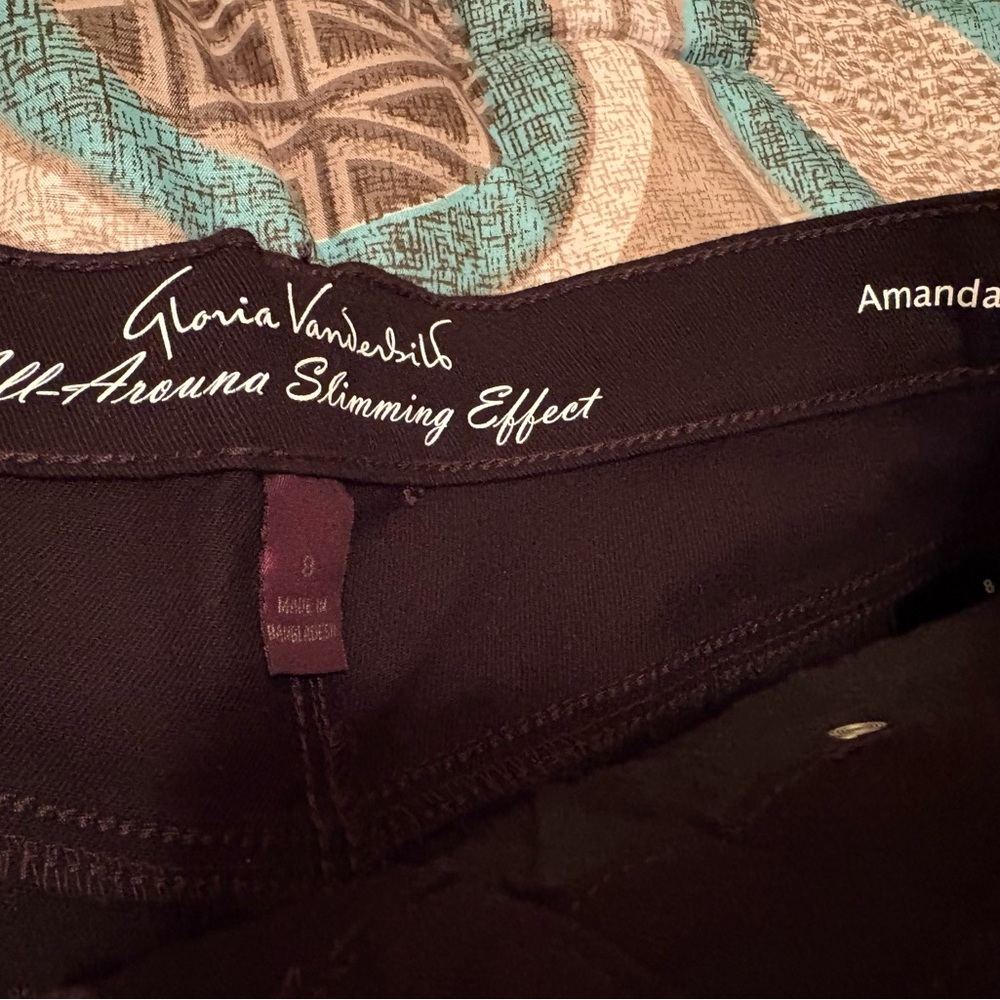 Gloria Vanderbilt Black Capris - Picture 6 of 8